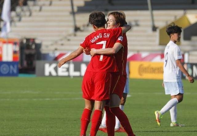 中国女足1-0领先越南女足！张馨接长传一脚低射破门_永川国际女足_茶山_vs