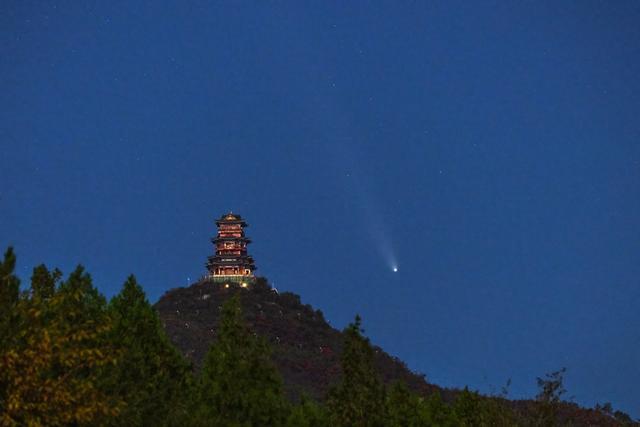 彗星与定都阁神奇同框