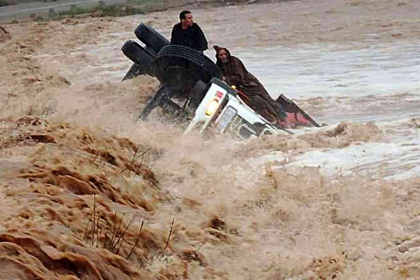 西班牙连场暴雨引发洪灾 东部巴伦西亚至少202人死