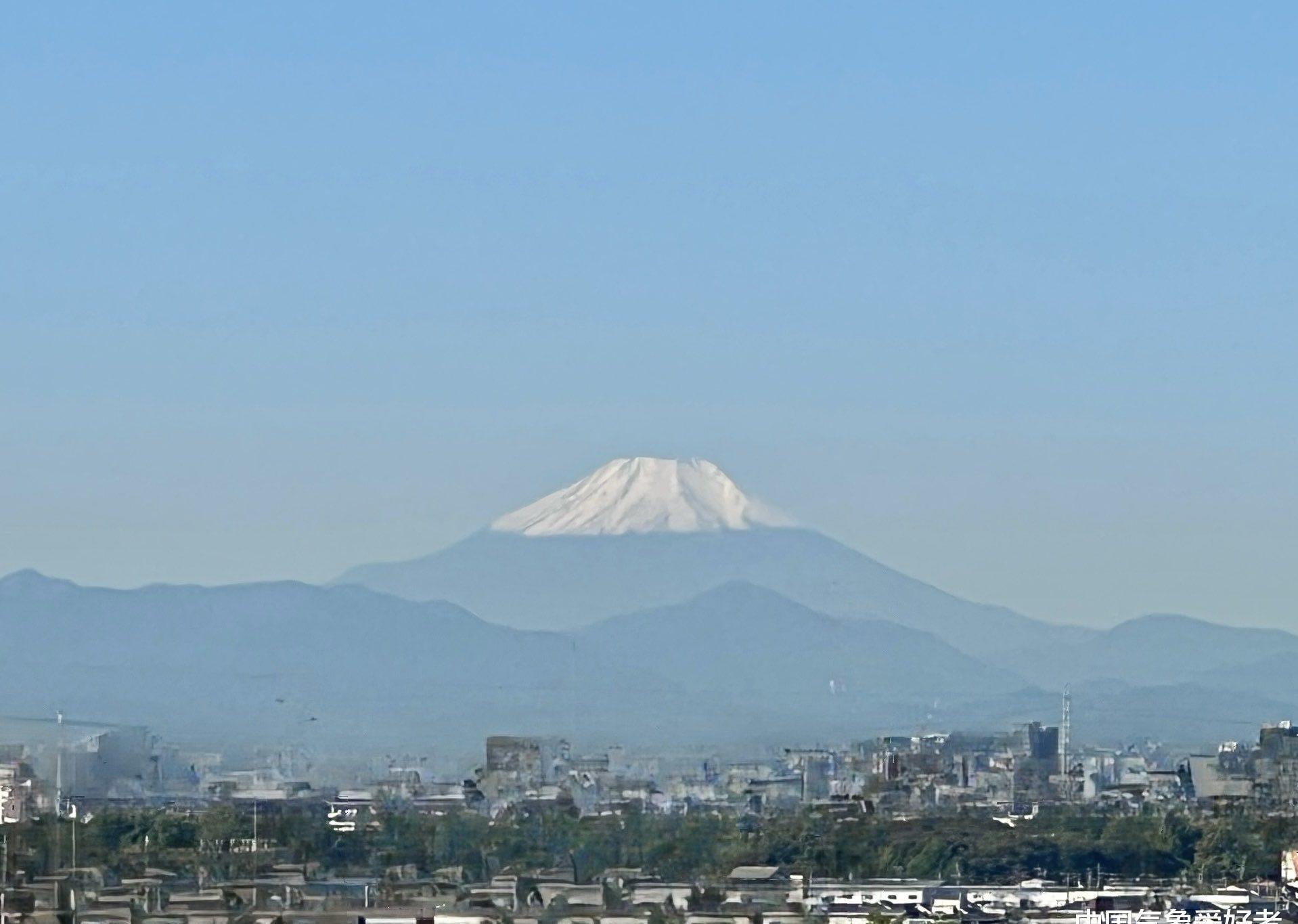 创历来最长无雪期纪录 日本富士山终于降雪