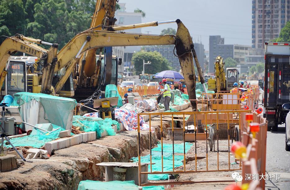 有汗出冇粮出｜东涌公屋地盘承建商拖粮2000万 工人情绪激动堵塞路口