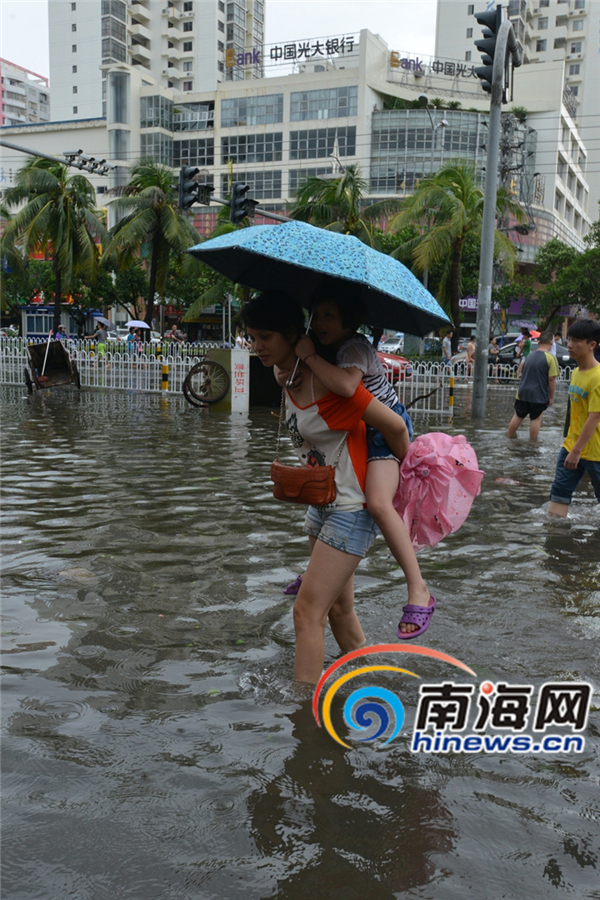 海南暴雨致一对母子落水遇难 台风残涡引发强降水